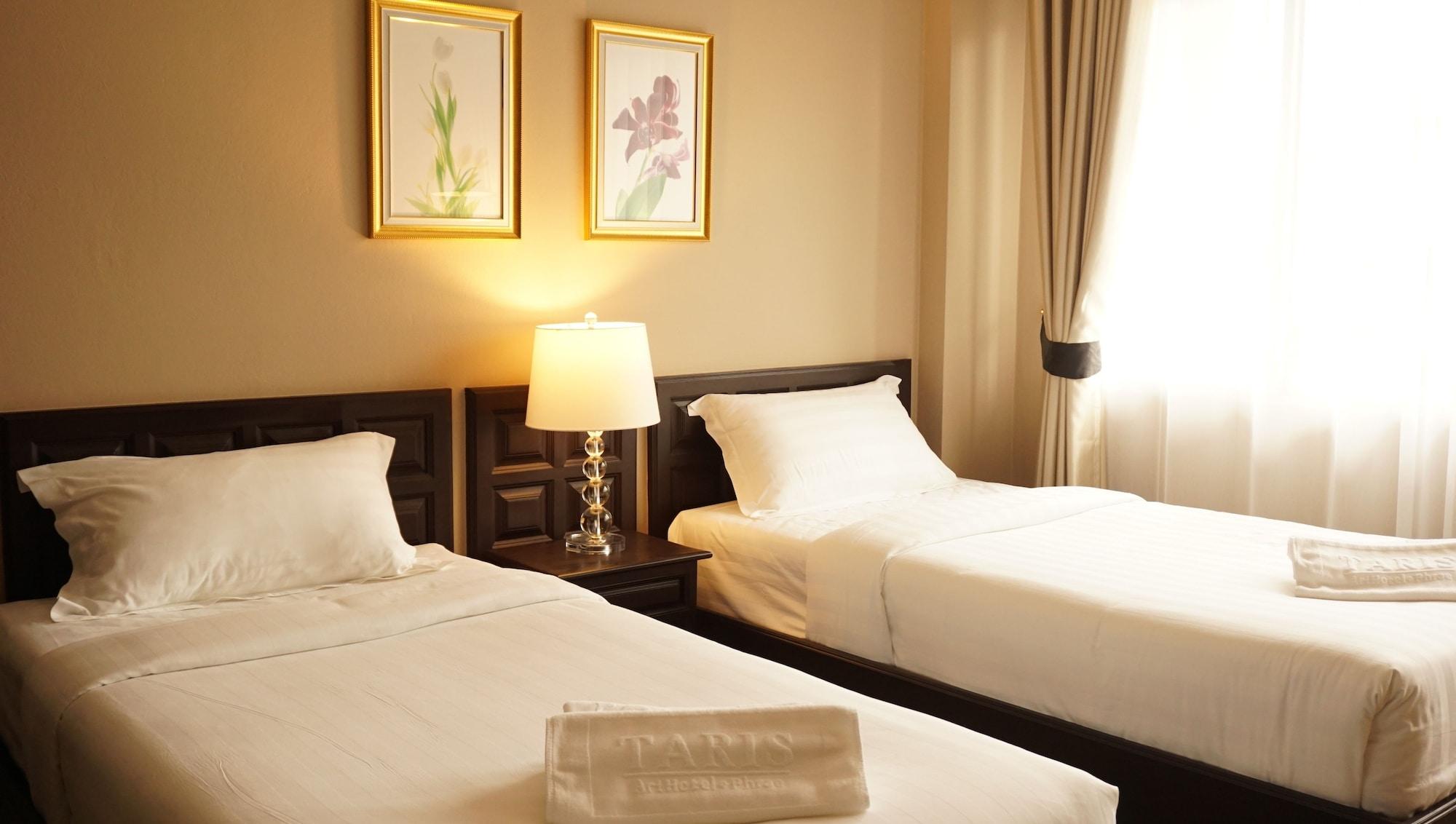 Taris Art Hotel Phrae Zewnętrze zdjęcie
