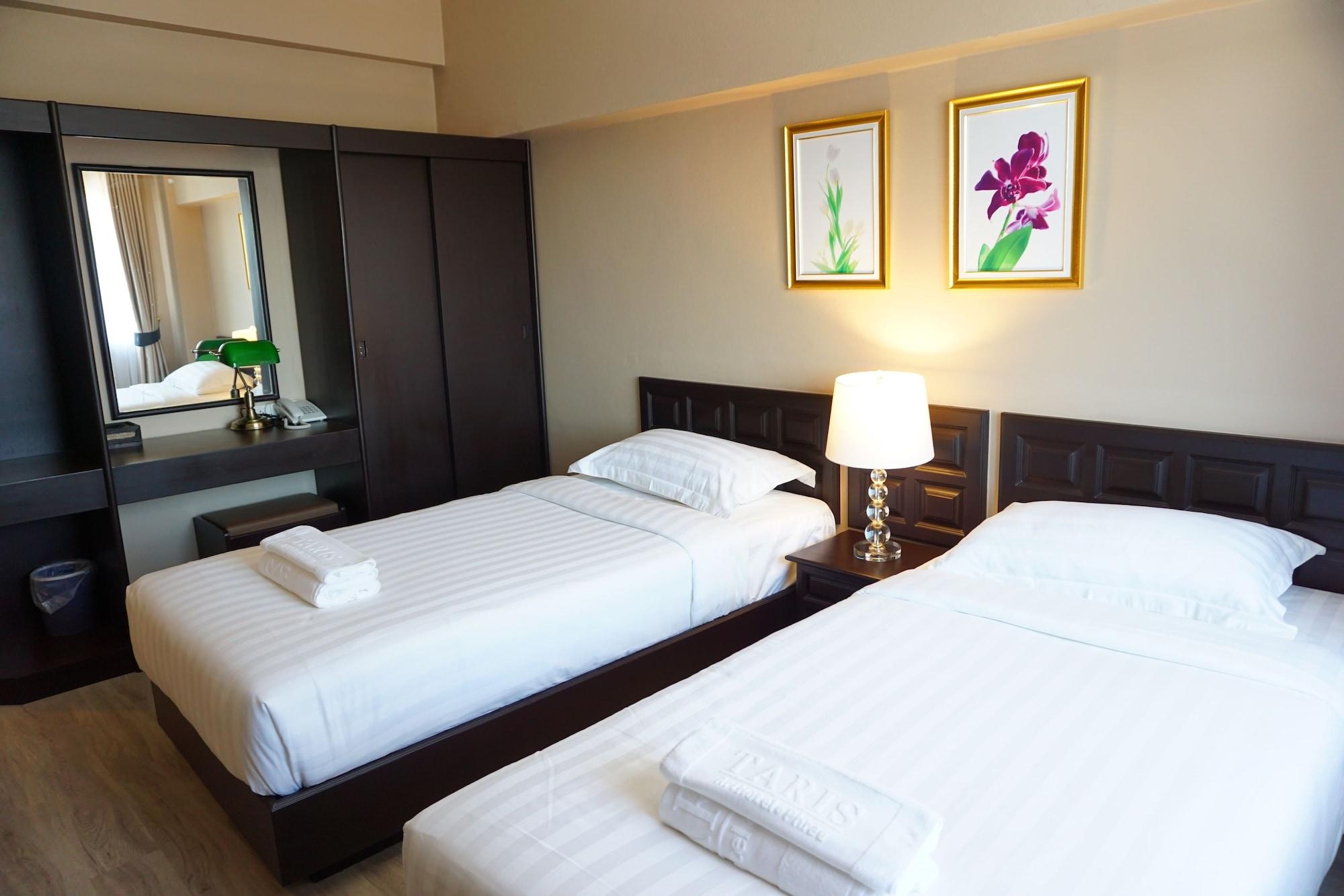 Taris Art Hotel Phrae Zewnętrze zdjęcie