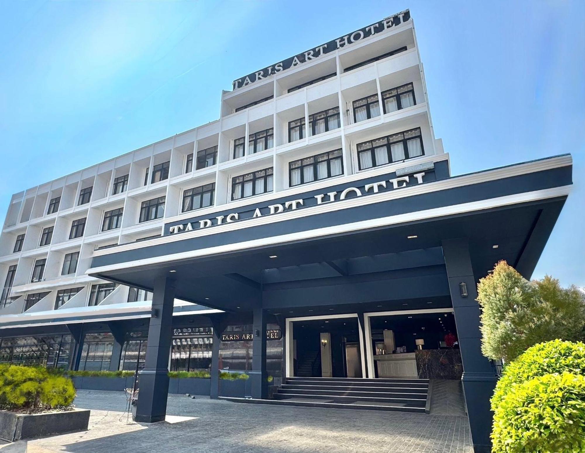 Taris Art Hotel Phrae Zewnętrze zdjęcie