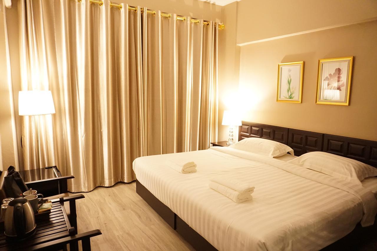 Taris Art Hotel Phrae Zewnętrze zdjęcie
