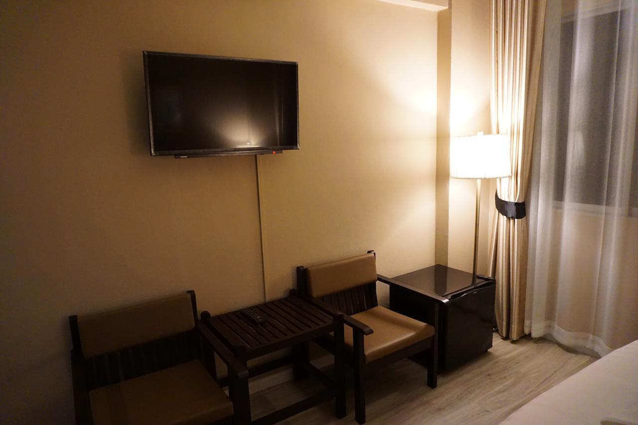 Taris Art Hotel Phrae Zewnętrze zdjęcie